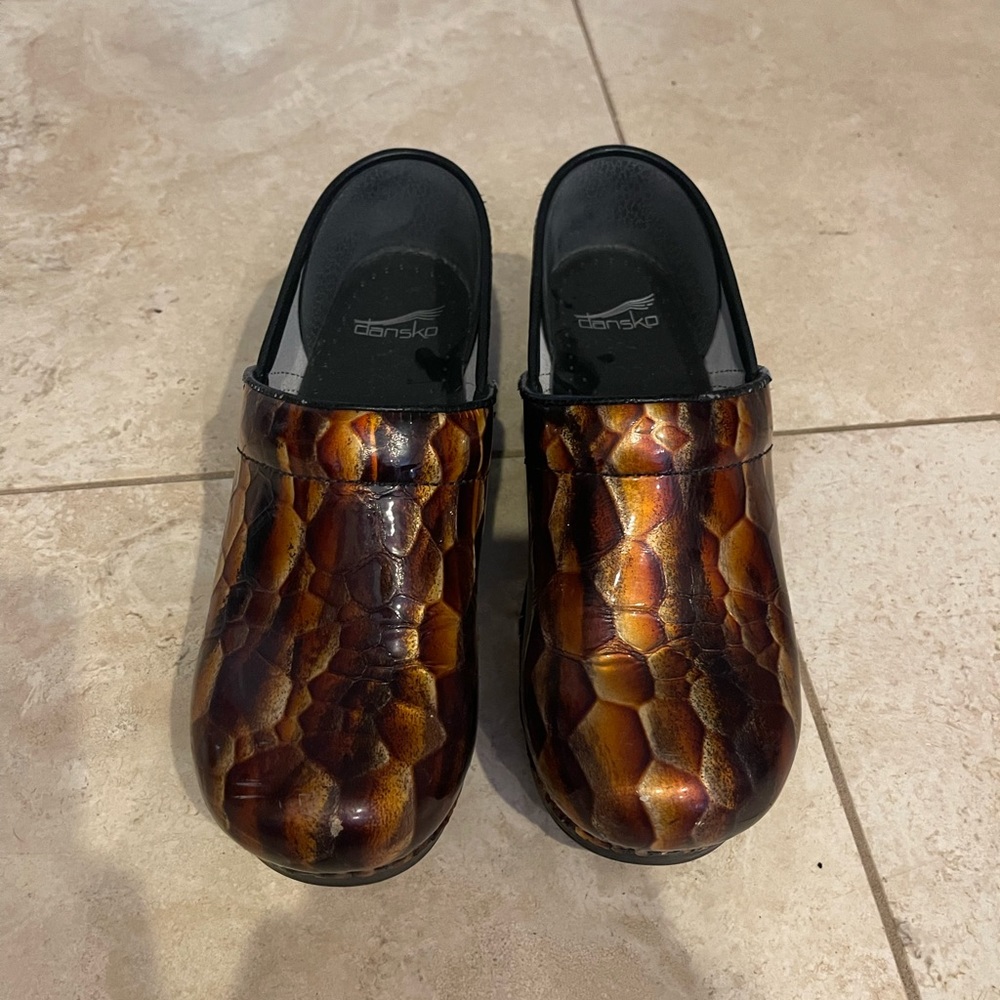 Dansko tortoise shell clogs. Size 39 (9).